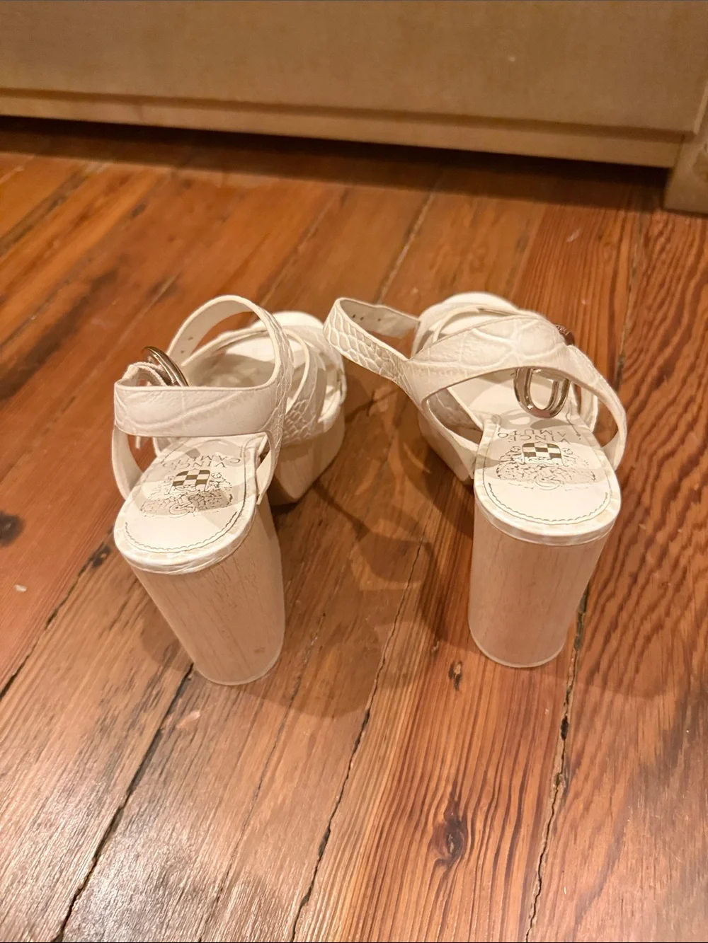 Vince Camuto croc embossed